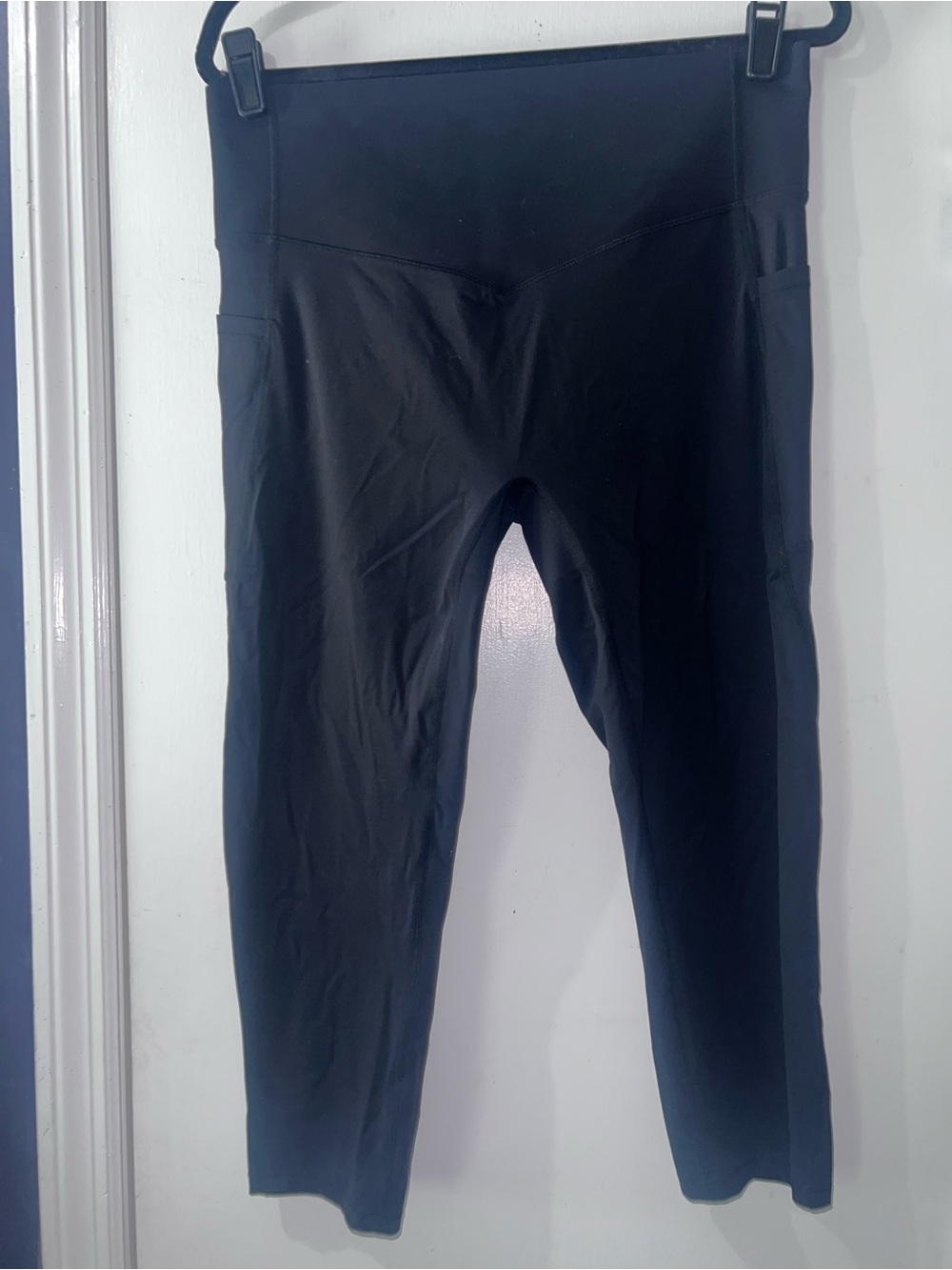 HALARA Black High-Rise Leggings with Side Pockets